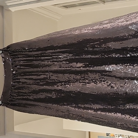 NWOT Alice + Olivia One of a Kind Floor Length Silver Sequin Skirt - Picture 4 of 7